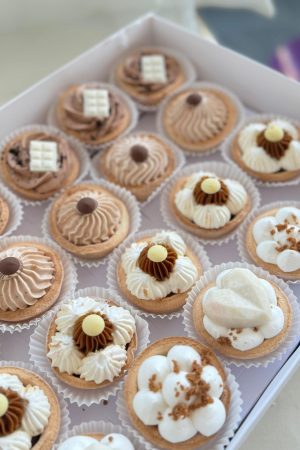 מגש טארטלטים בטעמים