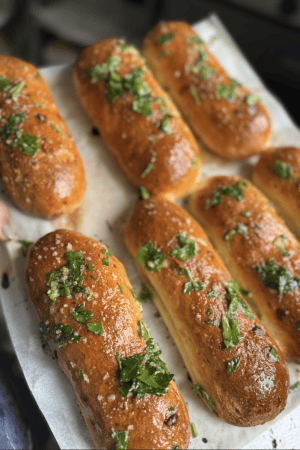 לחמניות שום וגבינה